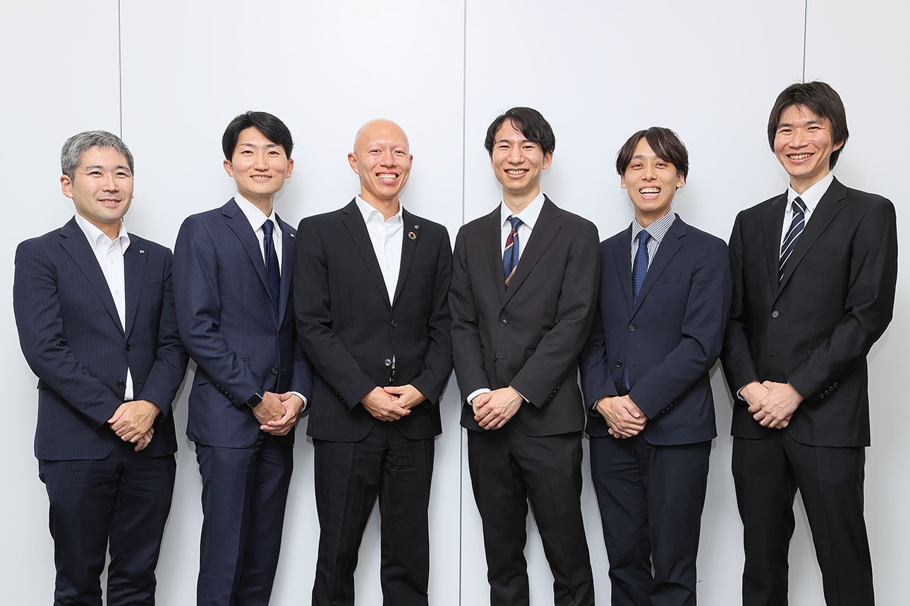 写真左から、セブン-イレブン・ジャパンの 奥川 真聡 氏・中野 博貴 氏・渡邊 悠太 氏、NRIの 宮澤 岳志・浅井 卓也・杉山 聡 - Google Cloud 導入事例