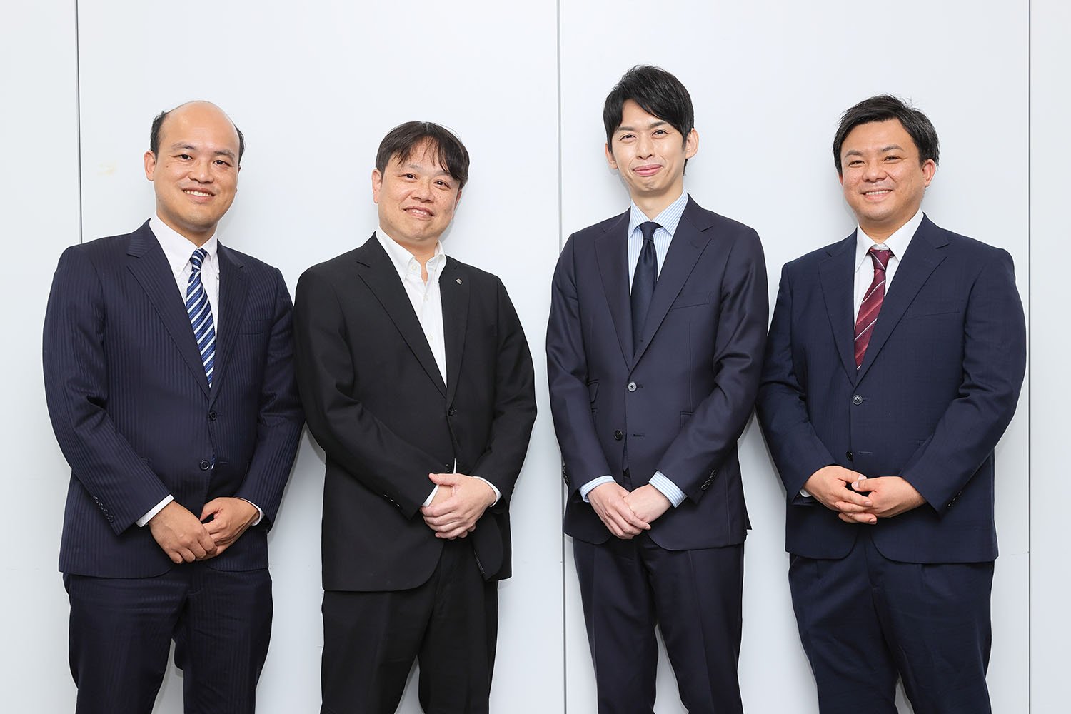 写真左から、NRIの 山科 一文字、セブン-イレブン・ジャパンの 森川 弘康 氏、NRIの 福井 弘一・松尾 啓太郎 - Google Cloud 導入事例